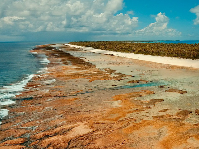 Sables roses with Orava Excursions in Rangiroa